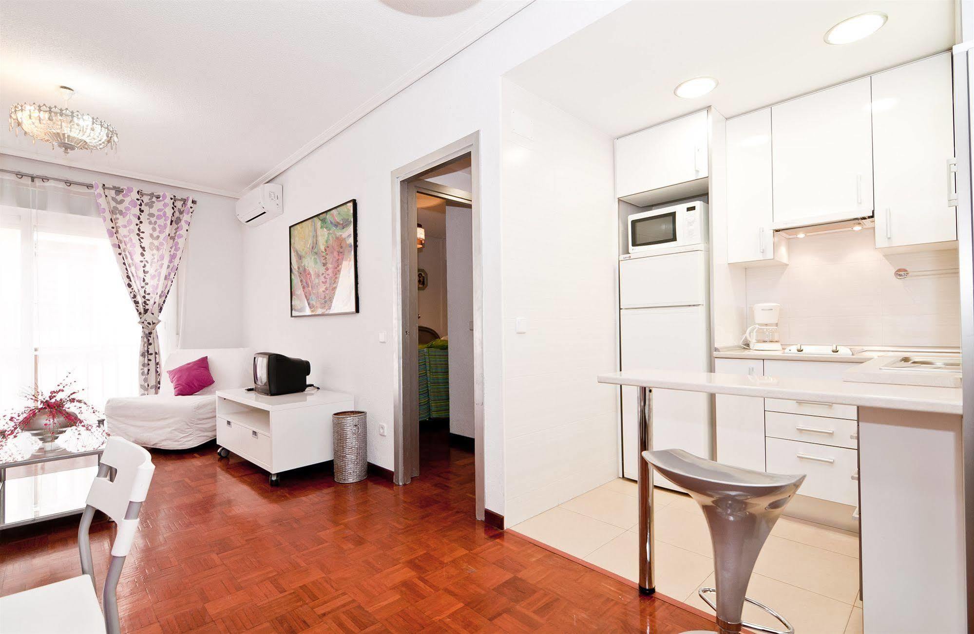 Apartamentos Aqui Me Quedo マドリード エクステリア 写真