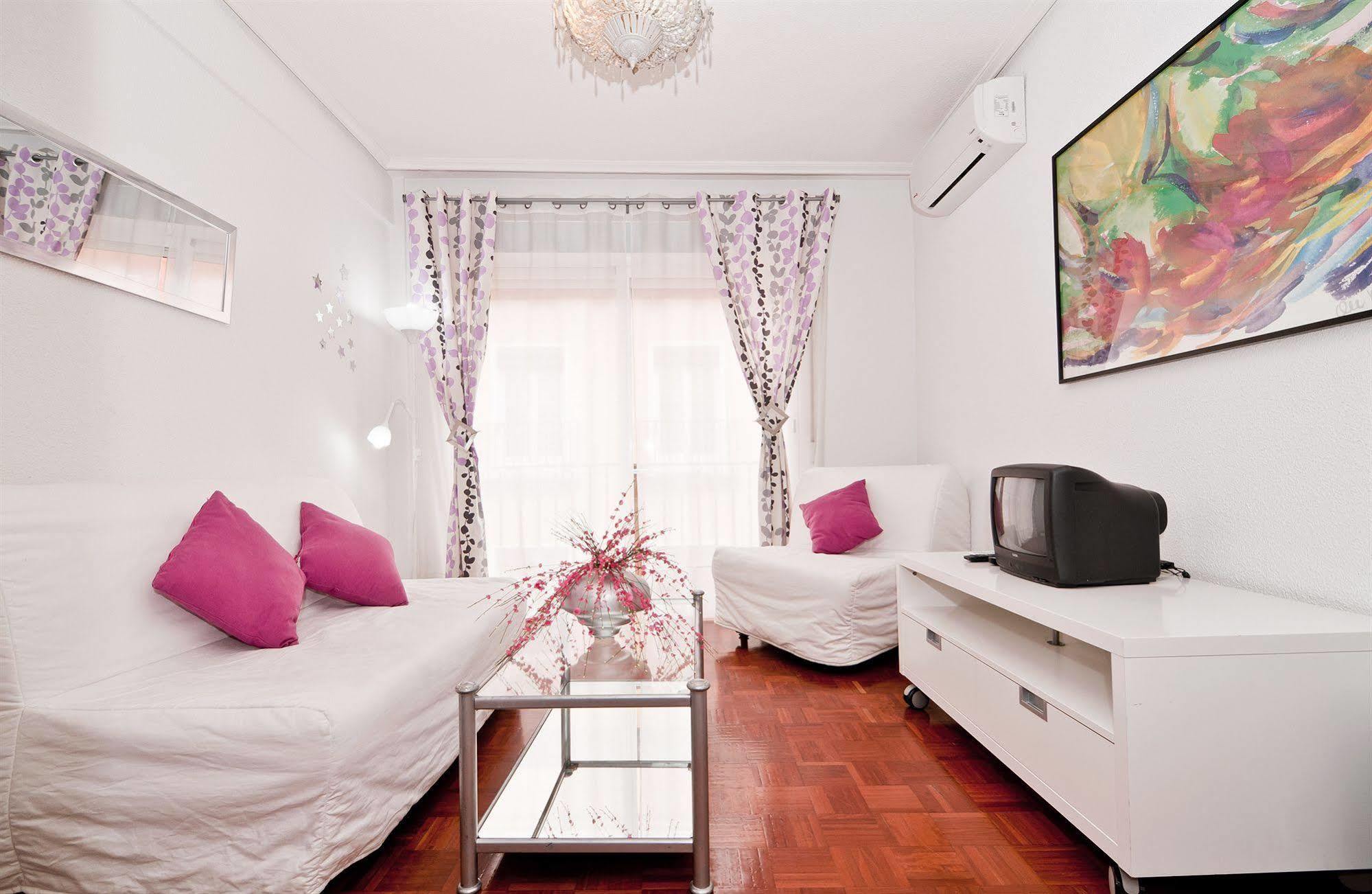 Apartamentos Aqui Me Quedo マドリード エクステリア 写真