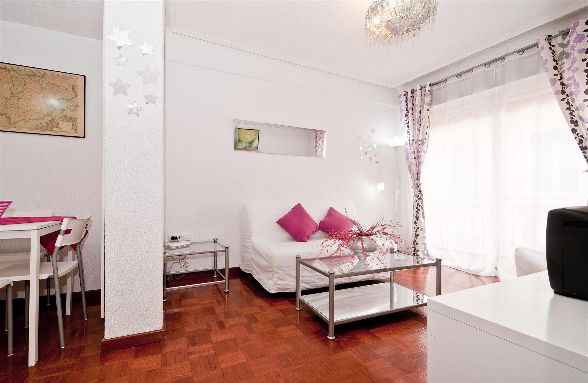 Apartamentos Aqui Me Quedo マドリード エクステリア 写真