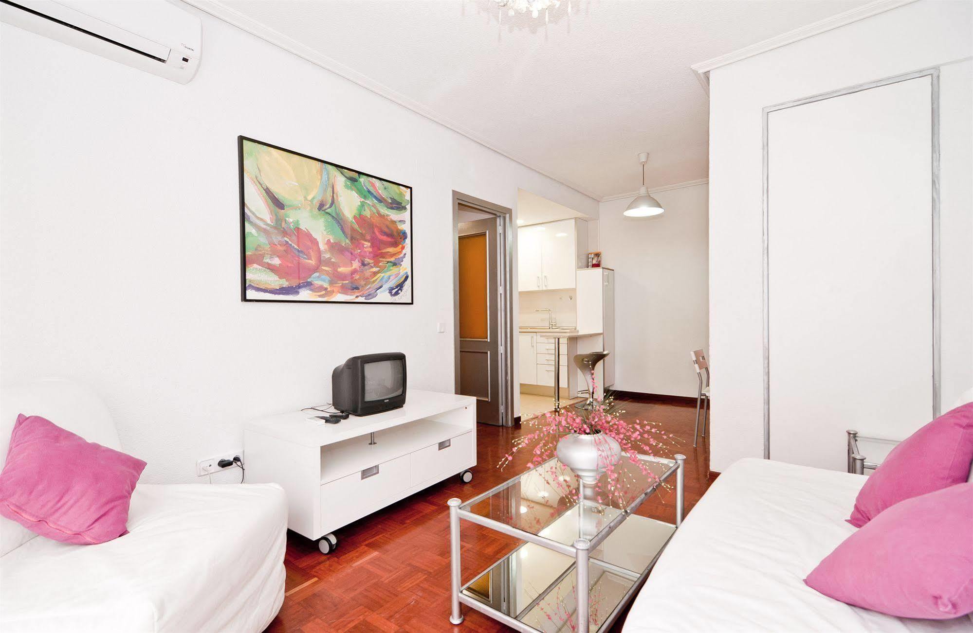 Apartamentos Aqui Me Quedo マドリード エクステリア 写真