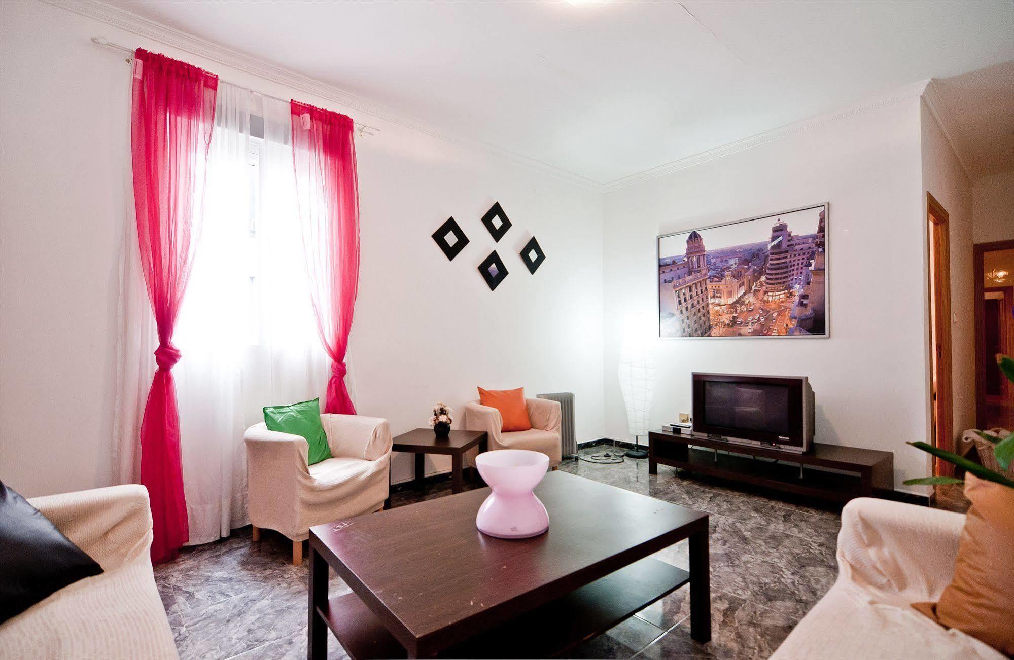 Apartamentos Aqui Me Quedo マドリード エクステリア 写真