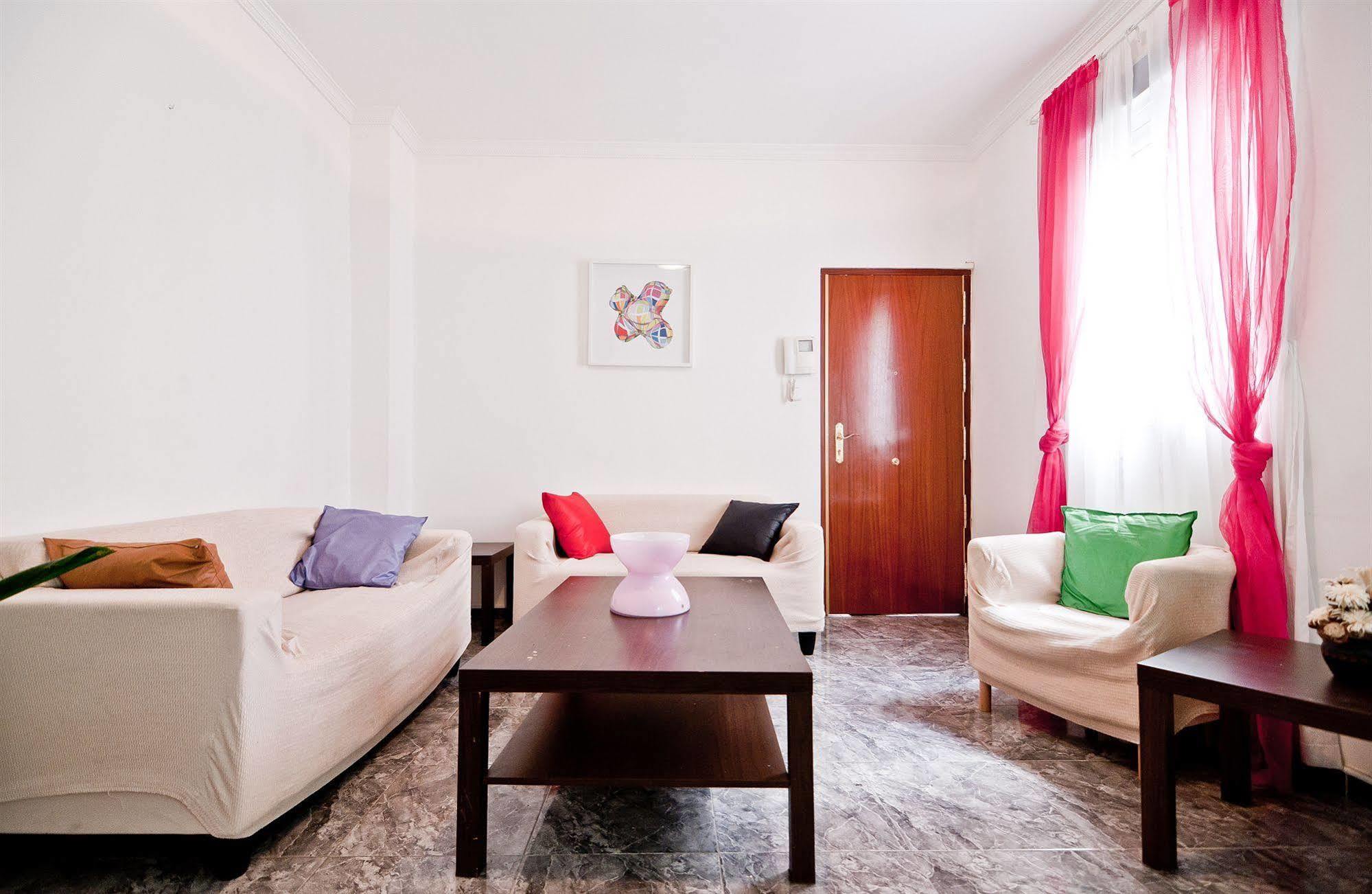 Apartamentos Aqui Me Quedo マドリード エクステリア 写真