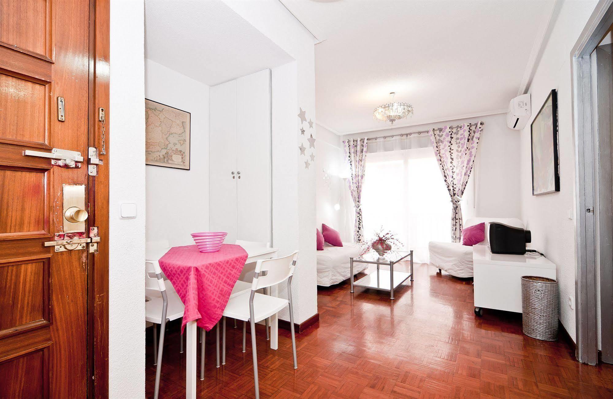 Apartamentos Aqui Me Quedo マドリード エクステリア 写真