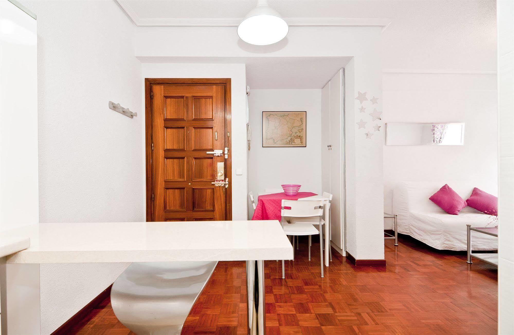 Apartamentos Aqui Me Quedo マドリード エクステリア 写真