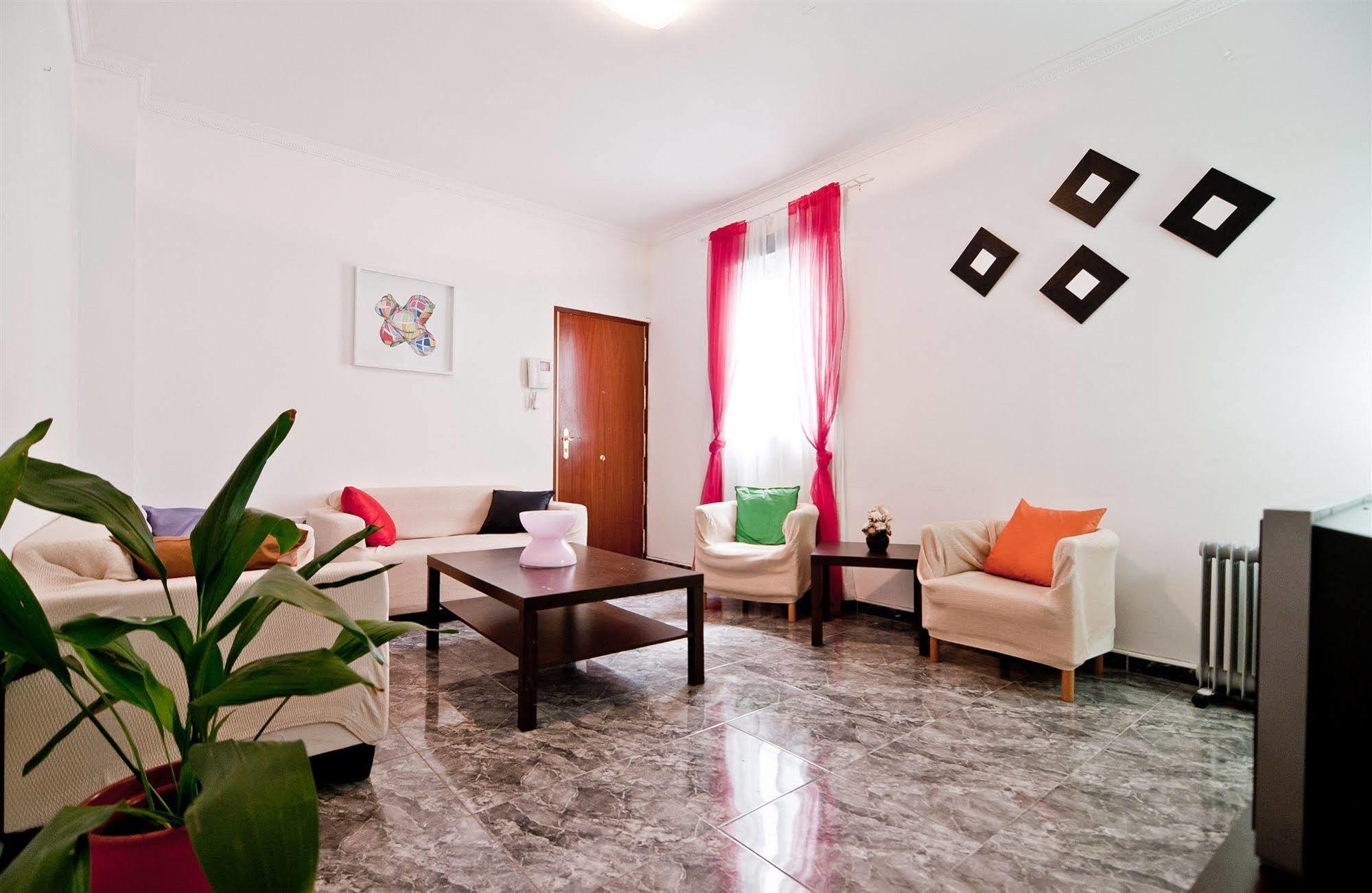 Apartamentos Aqui Me Quedo マドリード エクステリア 写真