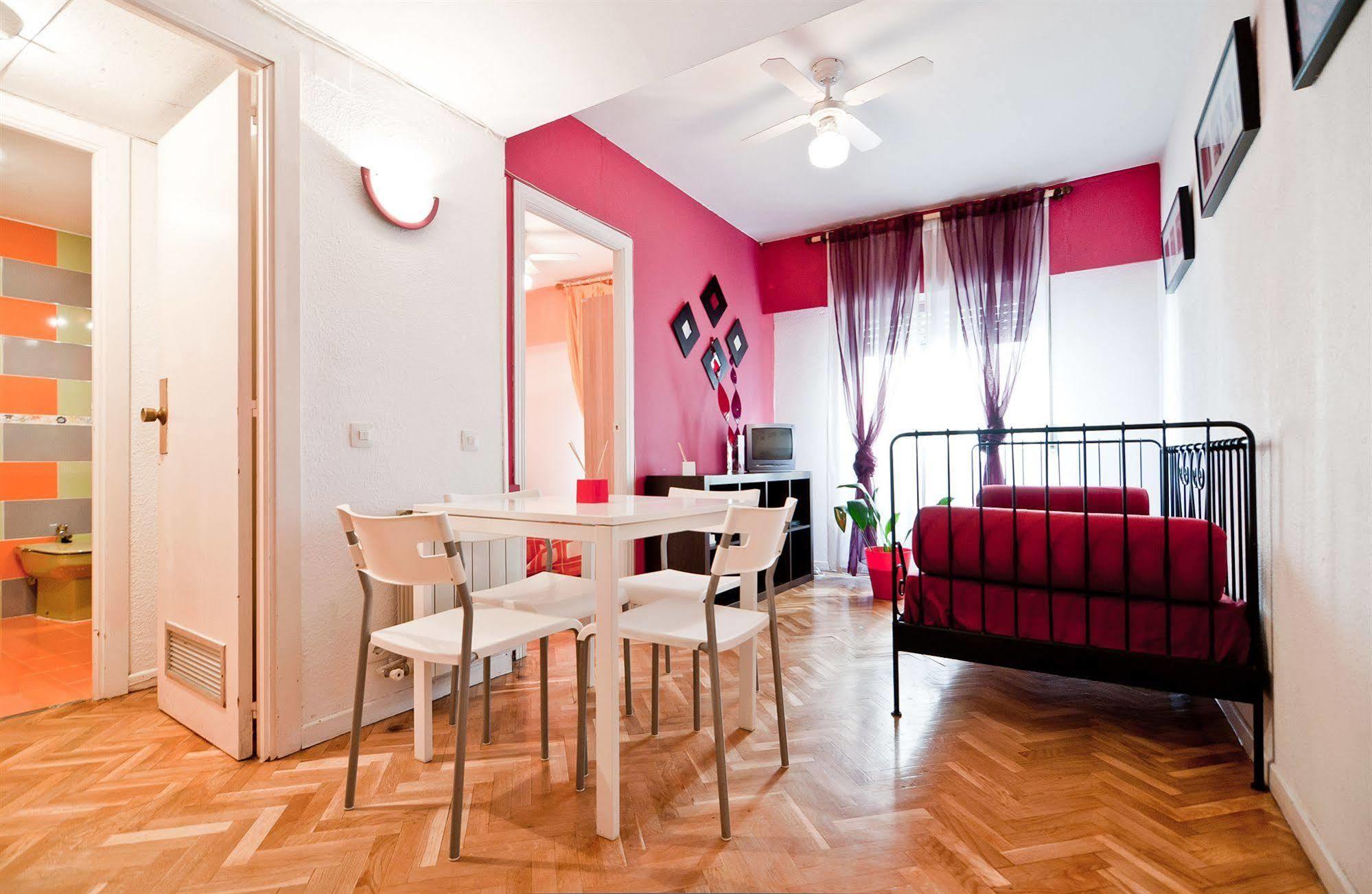 Apartamentos Aqui Me Quedo マドリード エクステリア 写真
