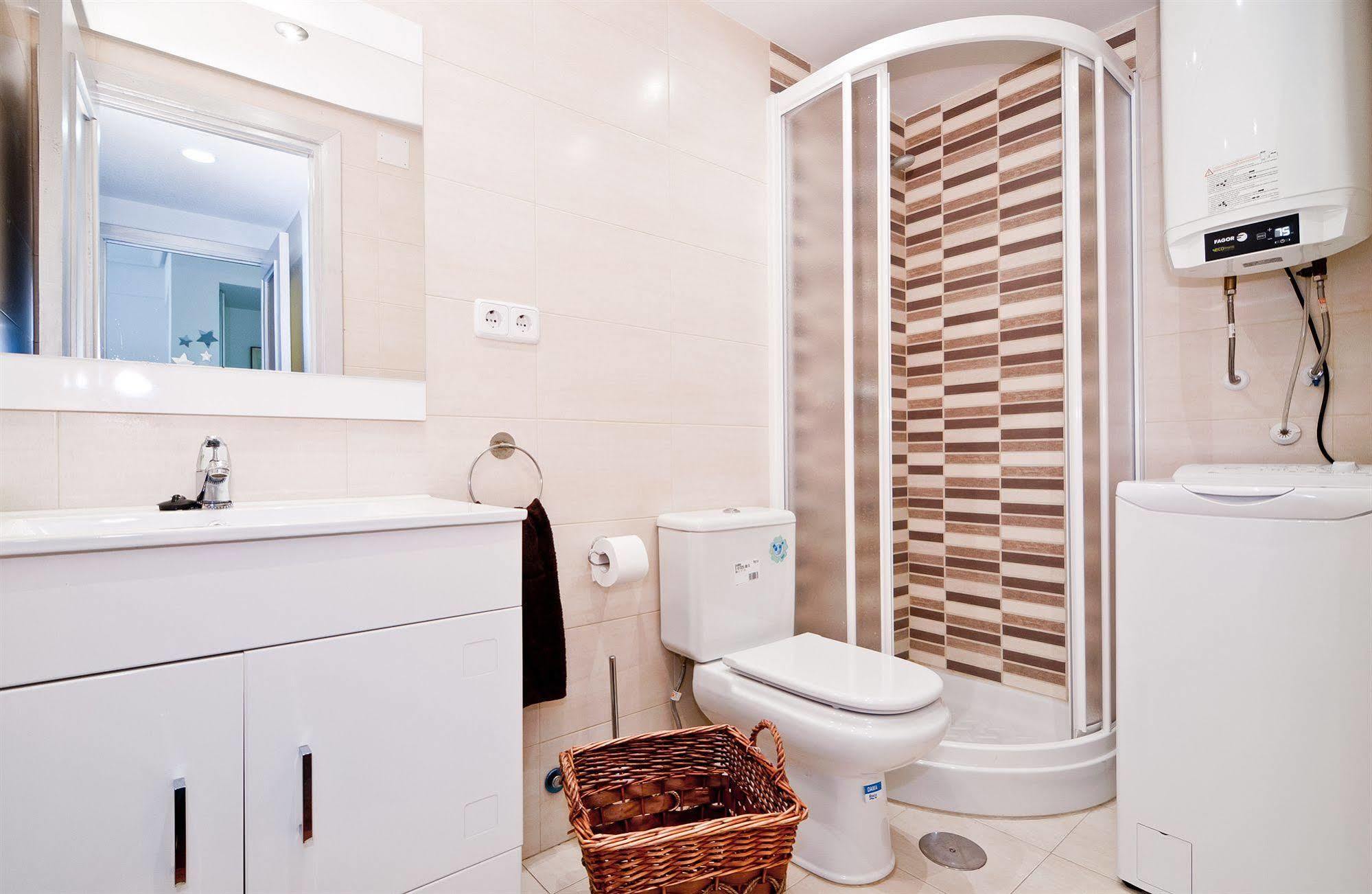 Apartamentos Aqui Me Quedo マドリード エクステリア 写真
